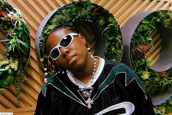 Teni’s Ragged Denim Pants Is A Teeny Bit Abnormal
