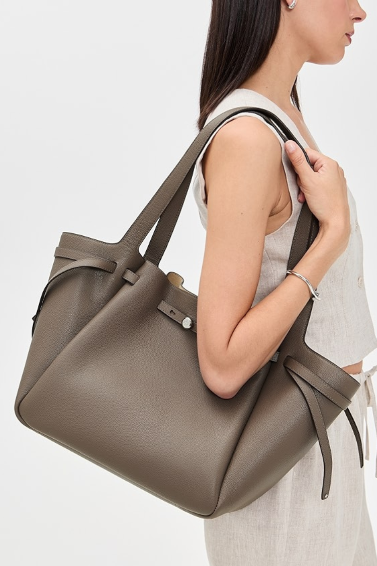 Trendy tote bags
